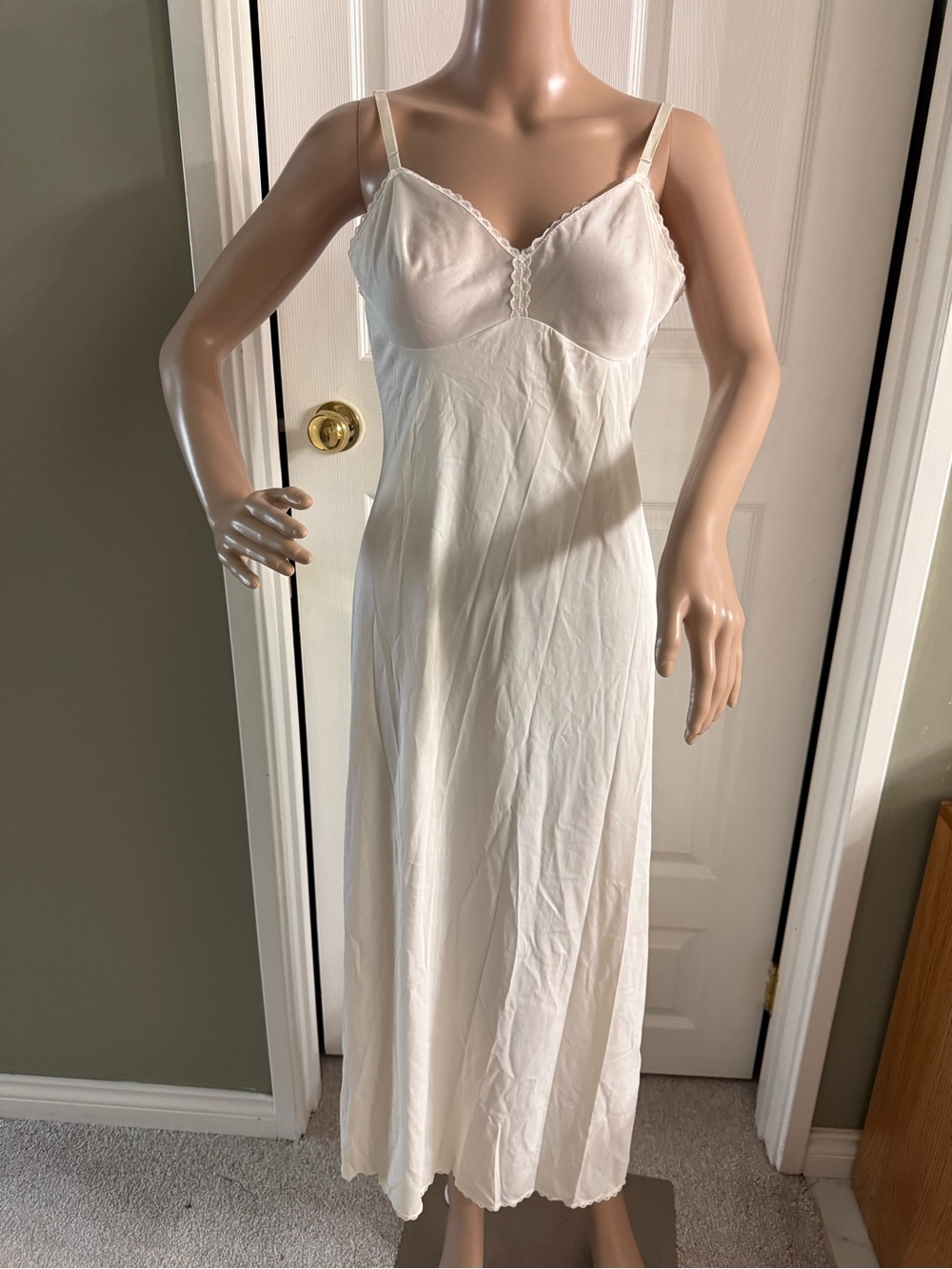 Vintage 60s Vanity Fair White Lace Adjustable Straps Nylon Slip 34 LL